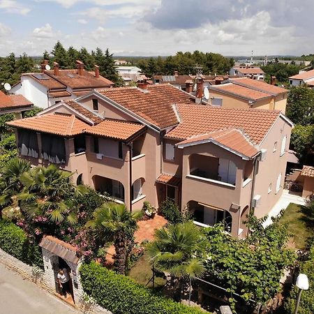 Apartments Sven-Marino Poreč Exterior foto