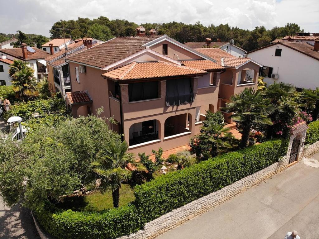 Apartments Sven-Marino Poreč Exterior foto