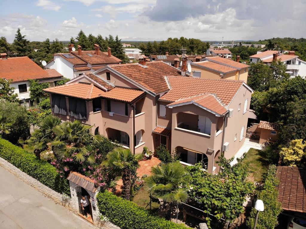 Apartments Sven-Marino Poreč Exterior foto