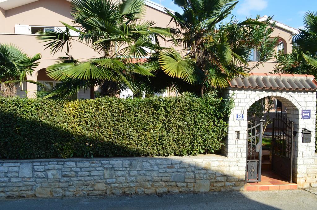 Apartments Sven-Marino Poreč Exterior foto