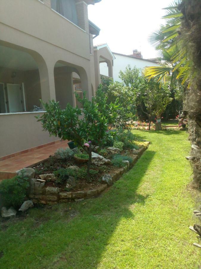 Apartments Sven-Marino Poreč Exterior foto